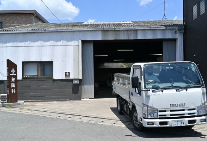山科の本社店舗へ